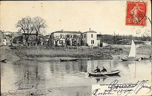Hôtel des trois platanes