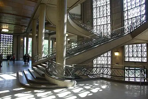 Le grand escalier.