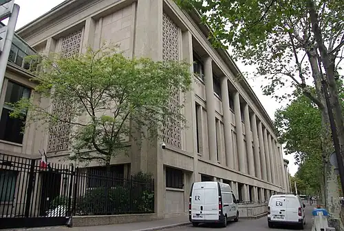 Façade sur l'avenue d'Iéna.