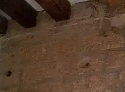 Trois poutres médiévales au premier étage.