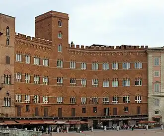 Le palazzo Sansedoni.