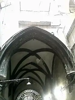 Voûtes ogivales dans un édifice de la piazzetta Nilo.