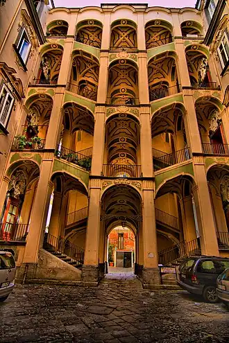 Intérieur du palazzo dello Spagnolo à Naples.