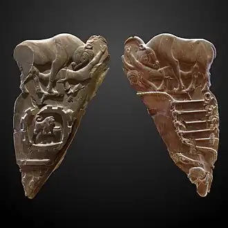 Recto et verso de la palette au taureau avec le taureau personnifiant le roi.