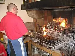 Cuisson des palombes avec un capucin.