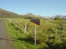 À chaque kilomètre, un panneau indique le pourcentage du kilomètre suivant ; ici sur le versant ouest.