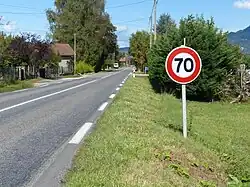 Limitation de vitesse inférieure de celle résultant de la réglementation générale hors agglomération.