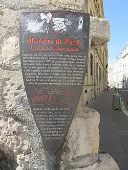 Panneau Histoire de Paris « Enceinte de Philippe Auguste » de la rue Charlemagne.