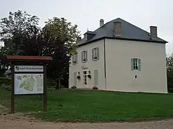 Panneau d'informations de la commune et mairie