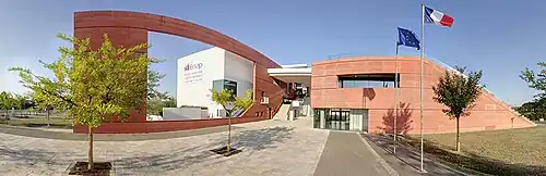 L'École nationale d'administration pénitentiaire.