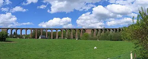 Vue panoramique du viaduc.