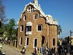 Un des pavillons de l'entrée (la conciergerie).