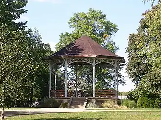 Kiosque à musique au parc Jean-Rameau..