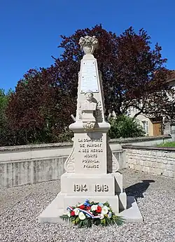 Le monument aux morts.