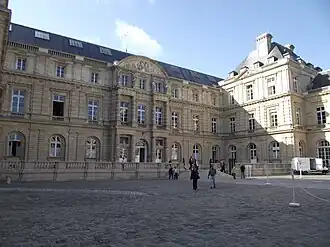 Façade principale sur la cour d'honneur