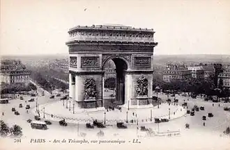 L'Arc de triomphe de la place de l'Étoile, dans les années 1920.
