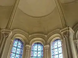 Décoration du chevet.