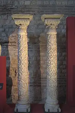Colonnes en marbre pyrénéen du Ve&nbsp;siècle de l'ancienne basilique de la Daurade de Toulouse.