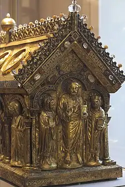 Extrémité avec Marie, Jésus et Augustin d'Hippone (dans l'ordre).