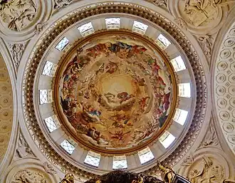 Vue intérieure du dôme et de sa fresque, œuvre de Pierre Mignard.