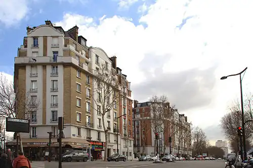L'avenue de la porte de la Plaine à Paris, vue depuis le coin avec le boulevard Lefebvre.