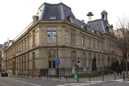 Mairie de l'arrondissement au no&nbsp;73.