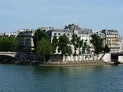 Le quai de Bourbon vu de l'ouest.
