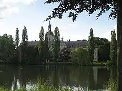 *L'abbaye de Parc à Heverlee, dont des liens de vassalité lient l'abbaye à la famille de Muyser de la première moitié du XVe à la deuxième moitié du XVIIIe&nbsp;siècle, comme en témoignent les archives de l'abbaye de 1463 à 1755.