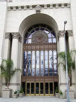 Entrée du « Park Plaza Hotel ».