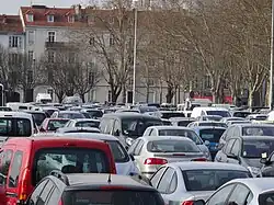 La place de Verdun est occupée par un immense parking devenu payant depuis le 1er août 2017