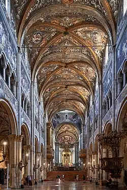 Nef, abside, chœur et plafond.