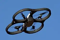 Drone Parrot AR.Drone 2.0 avec sa coque de protection