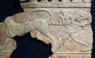 Frise du minotaure découverte dans les niveaux archaïques de la Regia