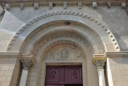 Partie supérieure tympan nord de l'abbatiale Saint-Sever.