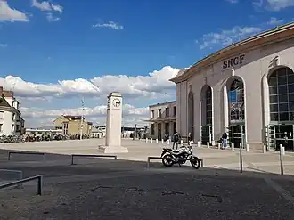 Image illustrative de l’article Parvis Colonel-Arnaud-Beltrame