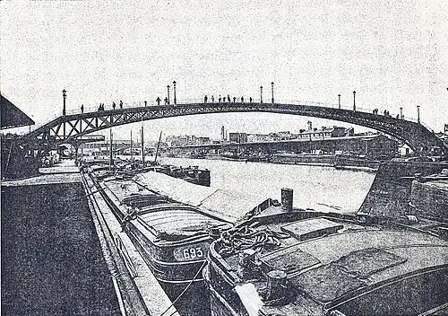 La première passerelle dans les années 1880.