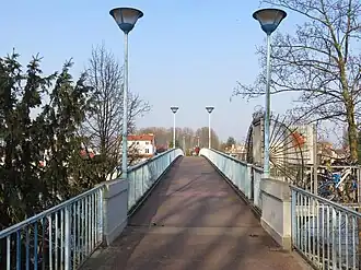 La passerelle vue depuis la rive cristolienne