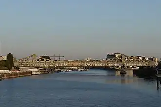 La passerelle vue depuis le pont Nelson-Mandela.