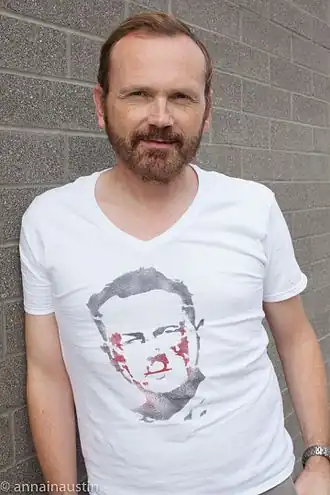 Pat Healy dans le rôle de Michael Dixon