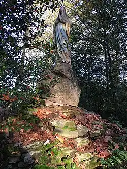 Statue de Notre-Dame.