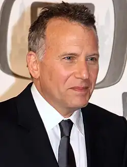 Paul Reiser interprète le Dr&nbsp;Sam Owens.