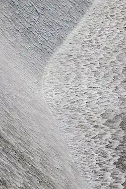 Chute d'eau au seuil sur  l'Obersee (Rur)&nbsp;(de) à la commune de Simmerath. Mai 2022.