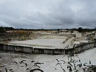 Carrière de calcaire à Paussac-et-Saint-Vivien.