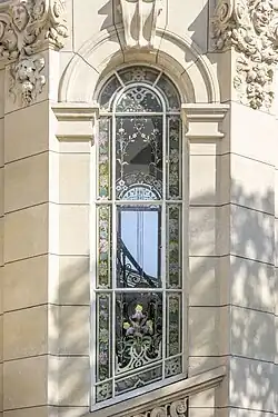 Vitrail de la tourelle.