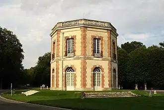 Pavillon de chasse octogonal de la forêt de Dreux (Eure-et-Loir).