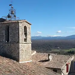 Le mont Chiran et le Mourre de Chanier au nord-est du clocher, mars 2025.