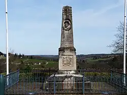 Le monument aux morts.