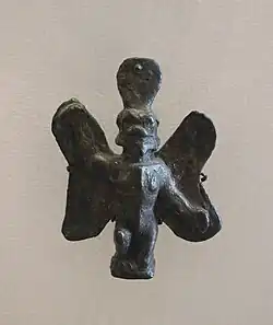 Statuette en bronze de Pazuzu accroupi, début du Ier&nbsp;millénaire&nbsp;av. J.-C. Musée du Louvre.