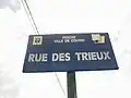 plaque de la rue située sur les Trieux
