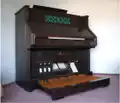 Harmonium avec pédalier.